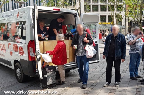 Kaffee und Kuchen für Obdachlose